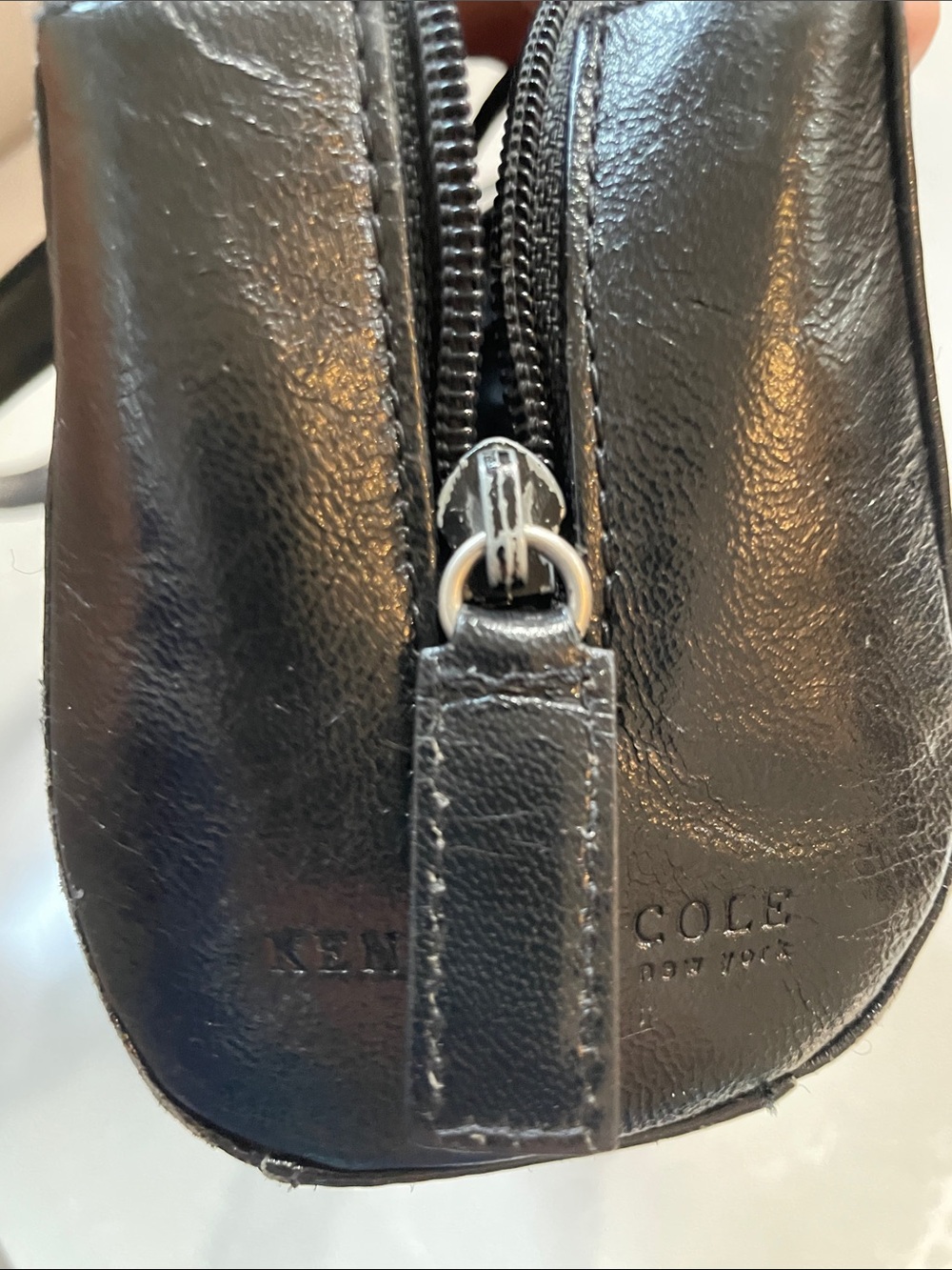 Vintage Kenneth Cole Classic Black Leather Shoulder Bag with Dual Straps - Picture 8 of 10